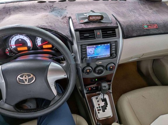 Bán Toyota Corolla Altis đời 2011, màu bạc 