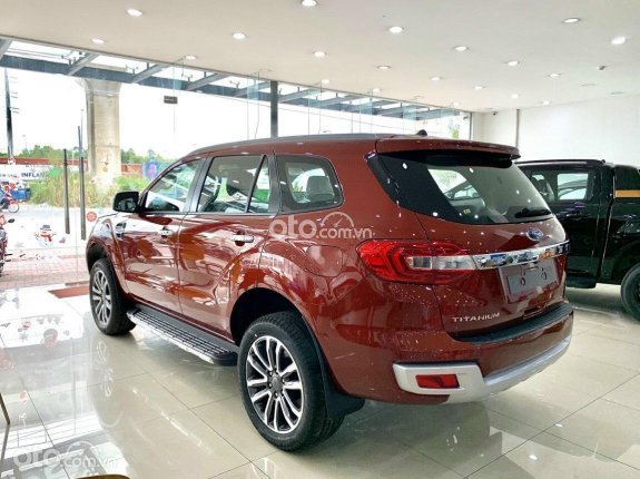 Ford Everest Titanium 2.0 AT 4x2 2022 - Hỗ trợ trước bạ giảm ngay 90 triệu, lãi suất 0,5%, hỗ trợ vay 90% tặng bảo hiểm vật chất, phim 3M