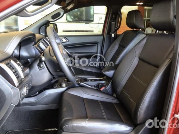 Ford Everest Titanium 2.0 AT 4x2 2022 - Hỗ trợ trước bạ giảm ngay 90 triệu, lãi suất 0,5%, hỗ trợ vay 90% tặng bảo hiểm vật chất, phim 3M