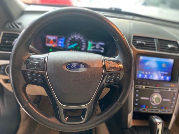 Cần bán gấp Ford Explorer đời 2017, màu đen, nhập khẩu còn mới
