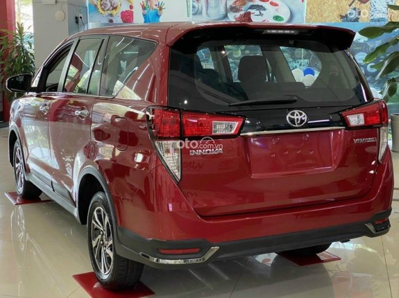 Toyota Innova Venturer giao ngay - giá tốt