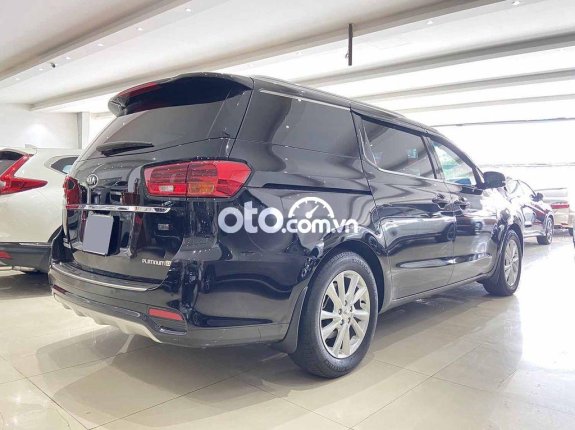 Cần bán xe Kia Sedona 2.2AT năm sản xuất 2019, màu đen, giá tốt