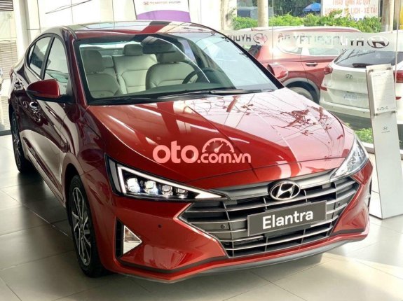 Bán xe Hyundai Elantra sản xuất năm 2021, màu đỏ, giá tốt