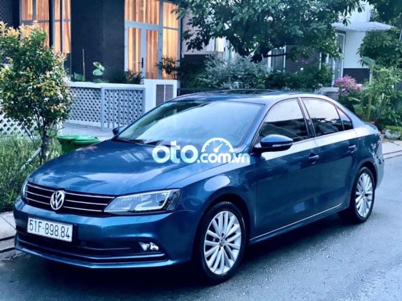 Bán xe Volkswagen Jetta năm sản xuất 2016, màu xanh lam 
