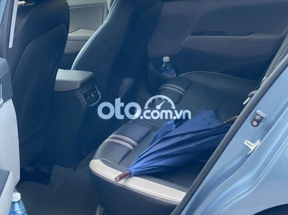 Cần bán lại xe Hyundai Elantra sản xuất 2017, màu xanh lam  