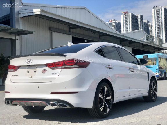 Bán Hyundai Elantra đăng ký 2018 xe gia đình giá chỉ 558tr