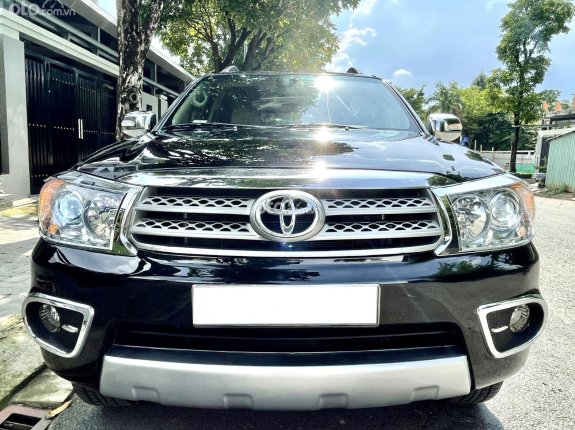 Toyota Fortuner 2.7 tự động hai cầu 4WD model 2011 - màu đen ánh kim