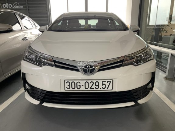 Bán ô tô Toyota Corolla Altis 1.8AT sx 2019 màu trắng ngọc trai cực đẹp