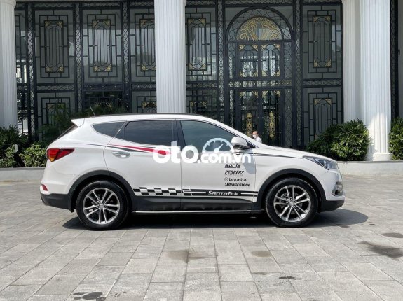 Cần bán lại xe Hyundai Santa Fe sản xuất năm 2018, màu trắng, giá chỉ 925 triệu