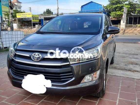 Bán xe Toyota Innova sản xuất 2018, màu đen, 520tr