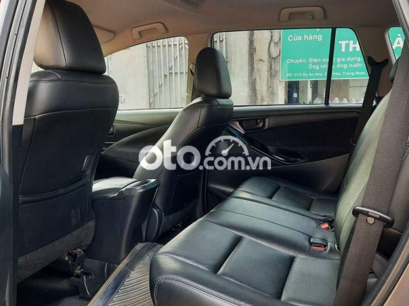 Bán xe Toyota Innova sản xuất 2018, màu đen, 520tr