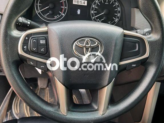 Bán xe Toyota Innova sản xuất 2018, màu đen, 520tr