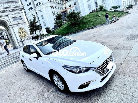 Cần bán gấp Mazda 3 sản xuất 2018, màu trắng, nhập khẩu 