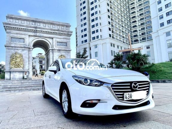 Cần bán gấp Mazda 3 sản xuất 2018, màu trắng, nhập khẩu 