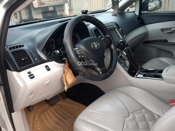 Cần bán gấp Toyota Venza sản xuất 2009, giá tốt