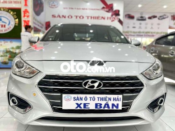 Bán xe Hyundai Accent 1.4 ATH năm 2018, màu bạc xe gia đình 