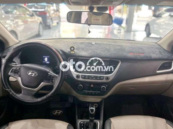 Bán xe Hyundai Accent 1.4 ATH năm 2018, màu bạc xe gia đình 