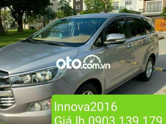 Bán xe Toyota Innova 2.0E năm 2016, màu bạc, xe nhập số sàn