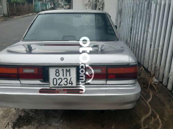 Cần bán Toyota Camry sản xuất 1987, màu bạc, nhập khẩu nguyên chiếc giá cạnh tranh