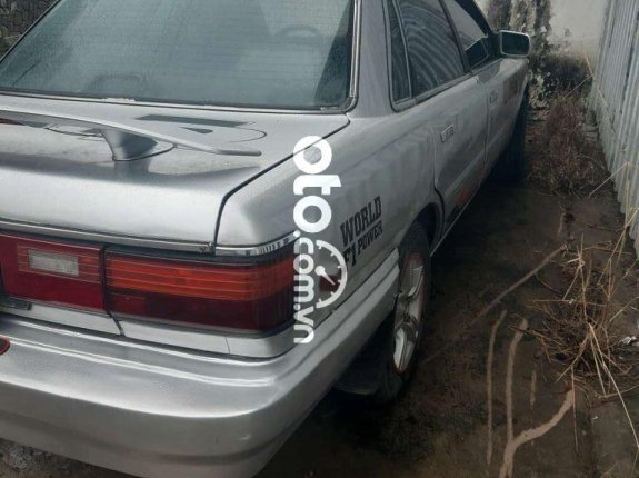 Cần bán Toyota Camry sản xuất 1987, màu bạc, nhập khẩu nguyên chiếc giá cạnh tranh