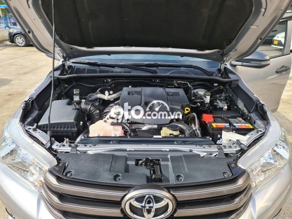 Cần bán gấp Toyota Hilux 4x2 MT đời 2019, màu bạc, nhập khẩu số sàn