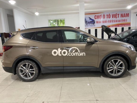 Bán Hyundai Santa Fe đời 2017, màu nâu  
