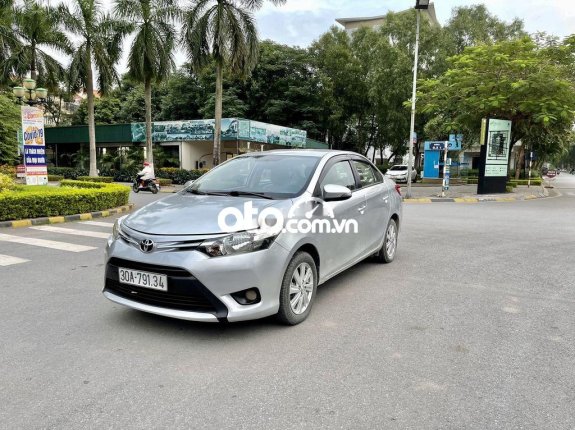 Bán xe Toyota Vios 1.5E sản xuất 2015, màu bạc chính chủ 