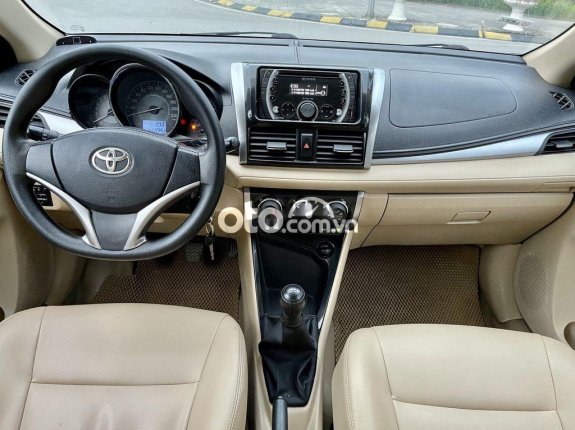 Bán xe Toyota Vios 1.5E sản xuất 2015, màu bạc chính chủ 