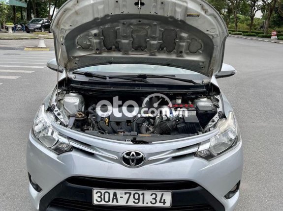 Bán xe Toyota Vios 1.5E sản xuất 2015, màu bạc chính chủ 