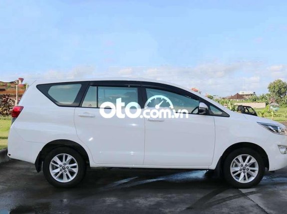Bán Toyota Innova 2019, màu trắng xe gia đình, giá tốt
