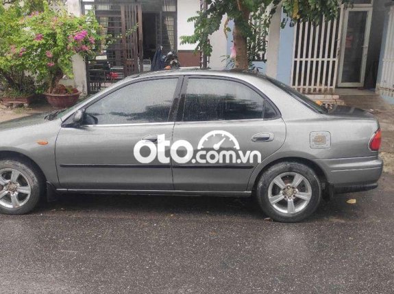 Xe Mazda 323 sản xuất năm 2004, màu xám, nhập khẩu nguyên chiếc còn mới giá cạnh tranh