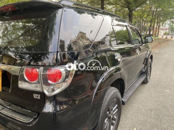 Bán ô tô Toyota Fortuner 2.7V 2015, màu đen như mới