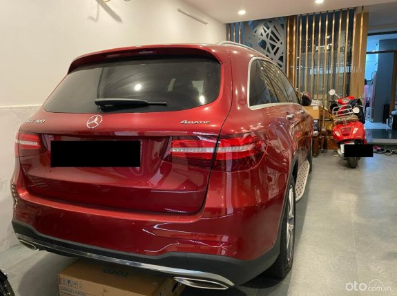 Cần bán gấp Mercedes GLC 300 năm sản xuất 2019, màu đỏ