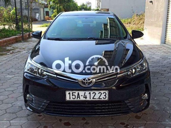 Cần bán lại xe Toyota Corolla Altis đời 2018, màu đen