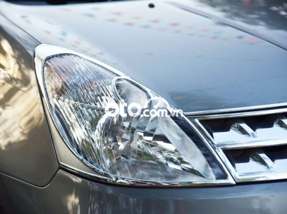 Cần bán xe Nissan Livina sản xuất 2011, nhập khẩu còn mới