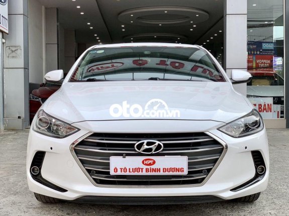 Bán Hyundai Elantra 2.0 AT đời 2018, màu trắng