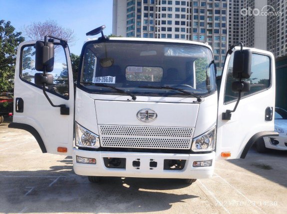 Xe tải Faw 8 tấn thùng 6m2, nhập khẩu 2021 thắng hơi