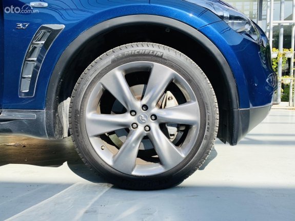 Infiniti QX70 2015 - Bán xe Infiniti QX70 sản xuất 2015, xe cực sang siêu lướt, biển thành phố, odo 42.000km