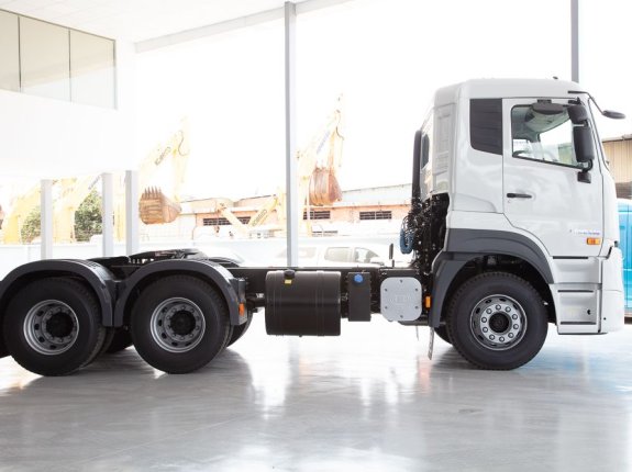 Bán xe đầu kéo UD Quester Gwe 330