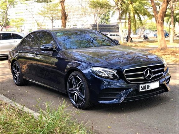 Mercedes-Benz E300 2020 cũ, màu xanh, siêu lướt chính hãng