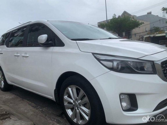 Bán xe Kia Sedona 2.2L DAT sản xuất 2016, màu trắng xe gia đình