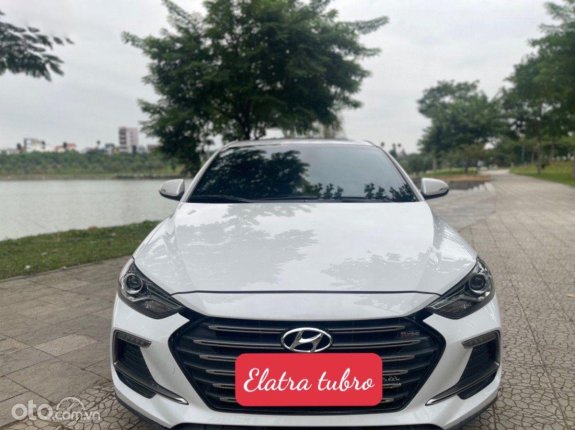 Bán Hyundai Elantra đời 2018, màu trắng  