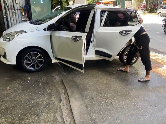 Bán Hyundai Grand i10 đời 2018, màu trắng còn mới