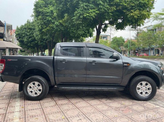 Cần bán xe Ford Ranger XLS 2.2AT đời 2016, màu xám, nhập khẩu nguyên chiếc