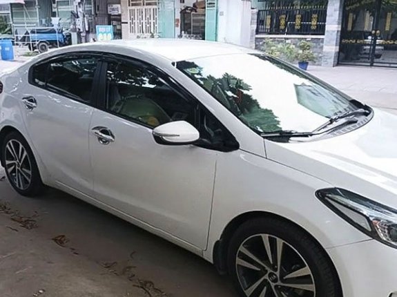 Bán xe Kia Cerato đời 2018, màu trắng chính chủ