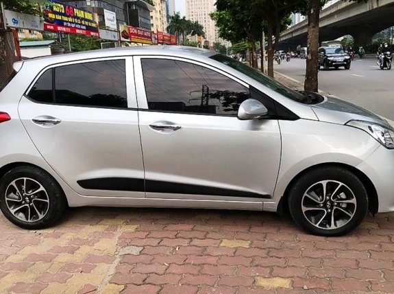 Cần bán lại xe Hyundai Grand i10 năm 2018, màu bạc còn mới