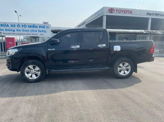 Cần bán gấp Toyota Hilux 2.4E 4x2 AT đời 2019, màu đen, nhập khẩu giá cạnh tranh