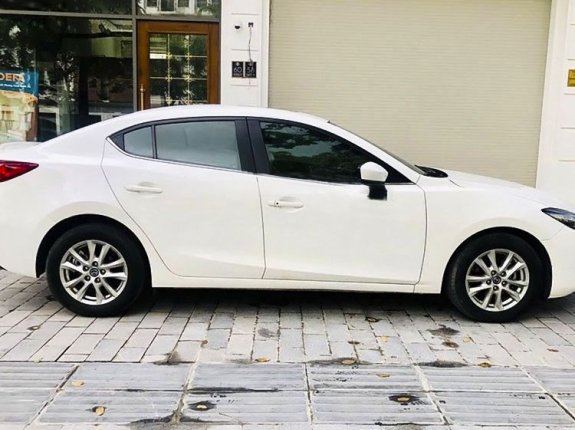 Xe Mazda 3 1.5L Luxury năm sản xuất 2019, màu trắng còn mới