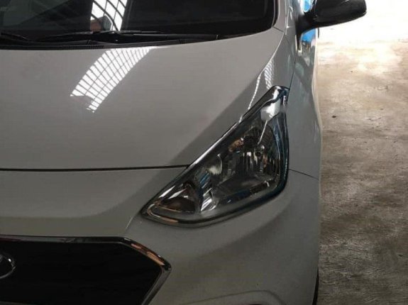 Cần bán Hyundai Grand i10 đời 2019, màu trắng