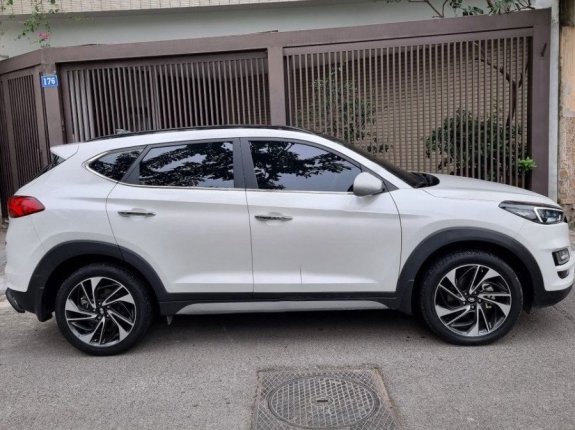Cần bán xe Hyundai Tucson 1.6 Turbo đời 2019, màu trắng 